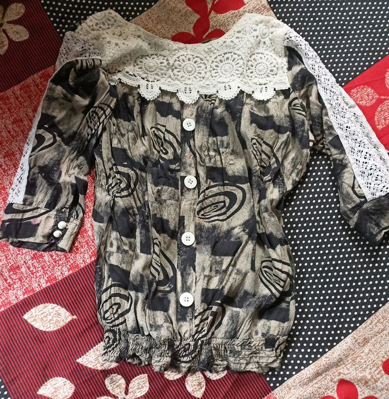 Zara Women Top   Very Comfortable.    Fits Small To Medium
