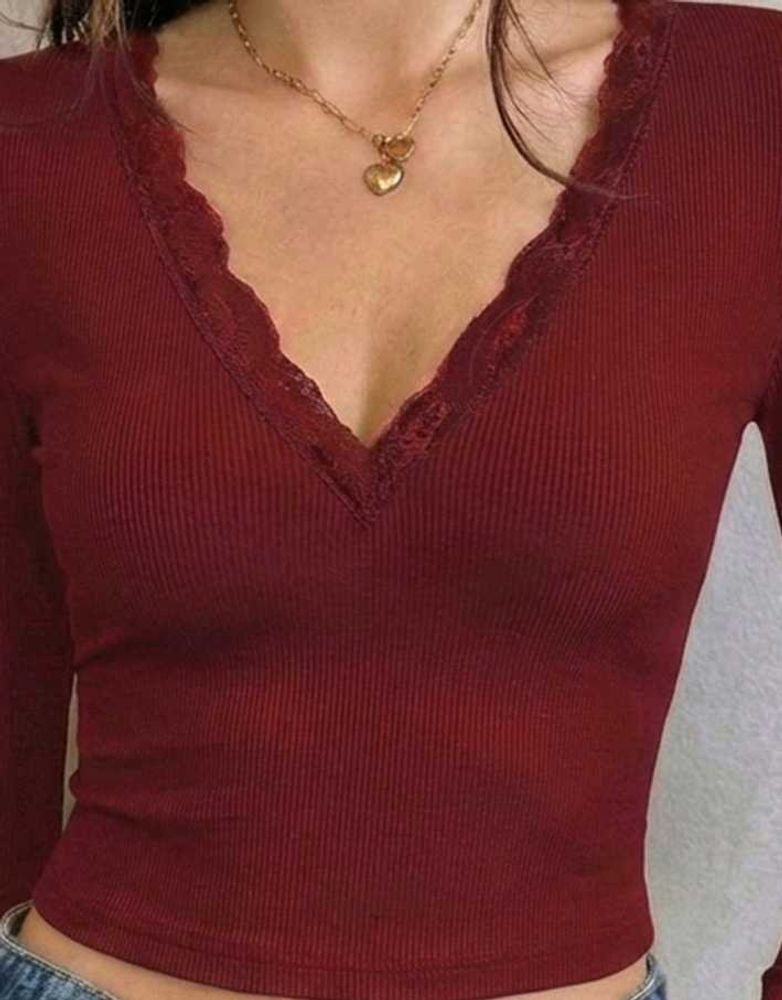 Chic Ribbed V-Neck Top with Lace Trim