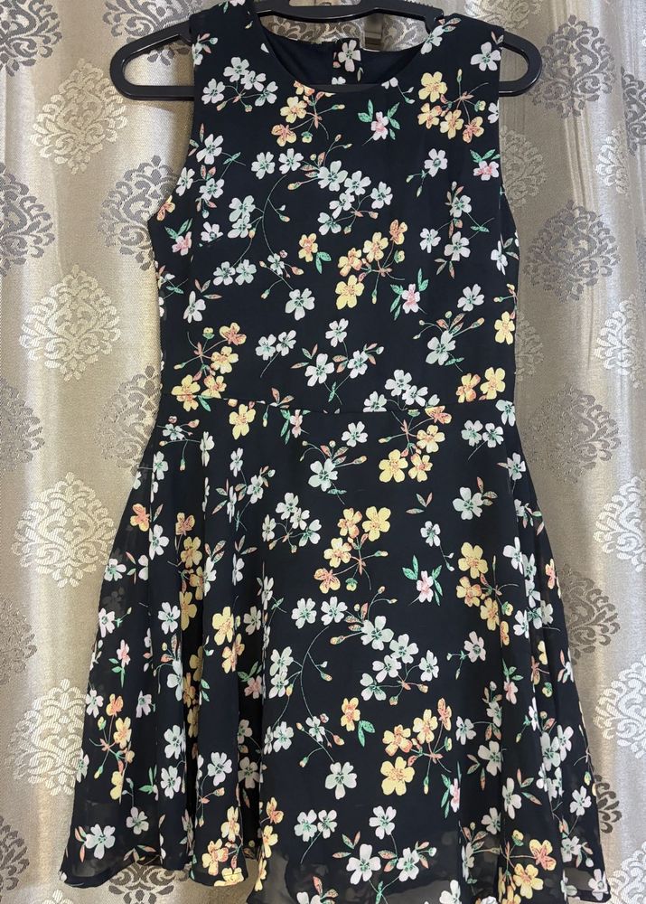 Chic Floral Print Sleeveless Dress For Brunch