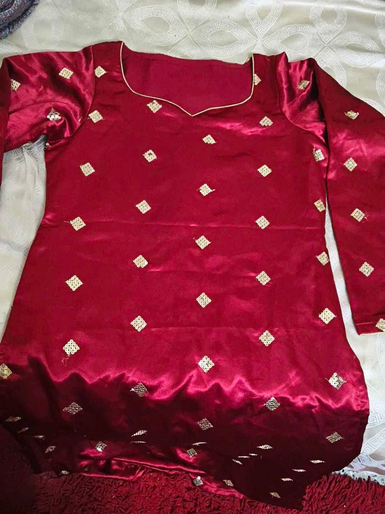 Elegant Red Kurta with Gold Embellishments