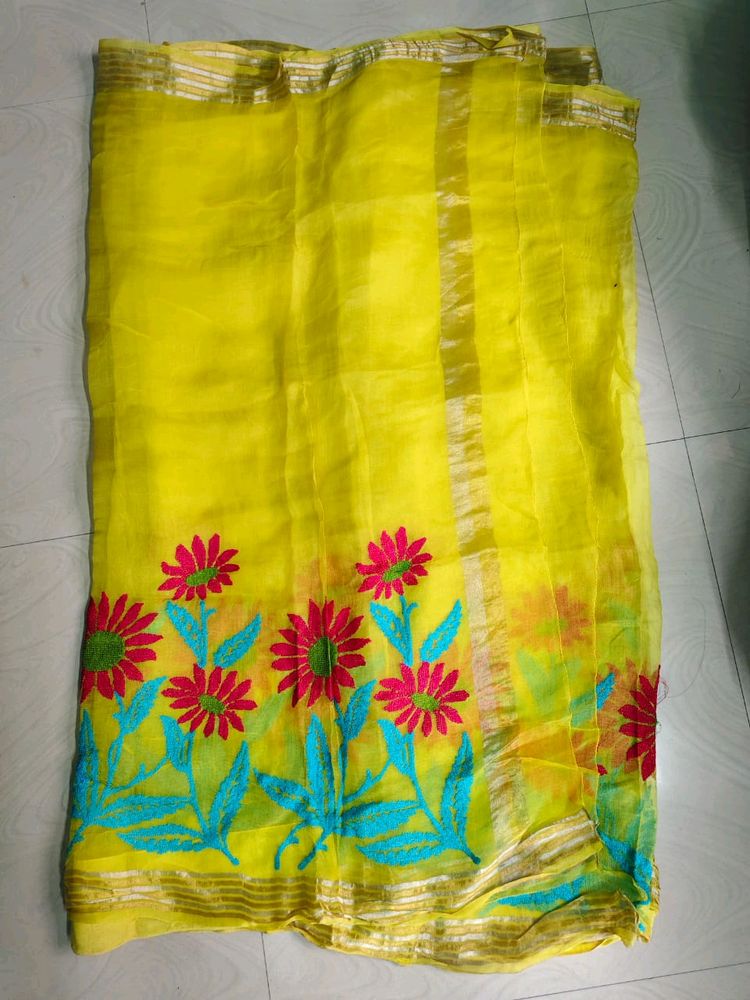 Beautiful Saree Embroiding Work With Blouse