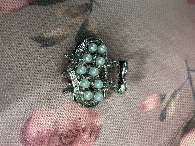 Pearl Embellished Hair Claw Clip
