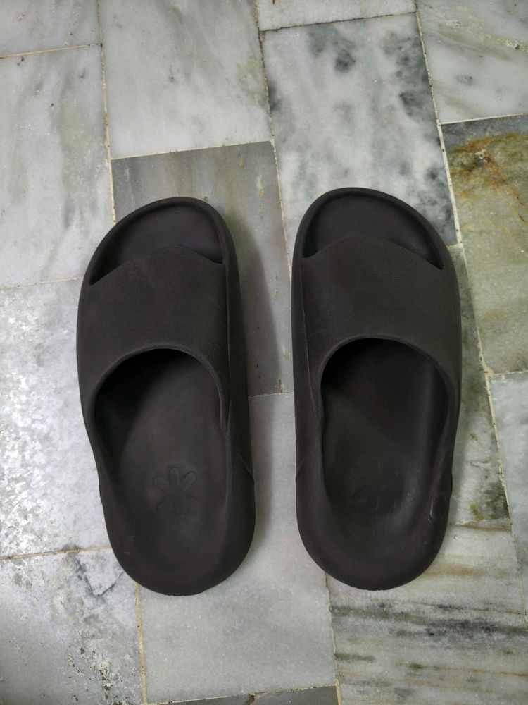 Comfortable Dark Brown Slides