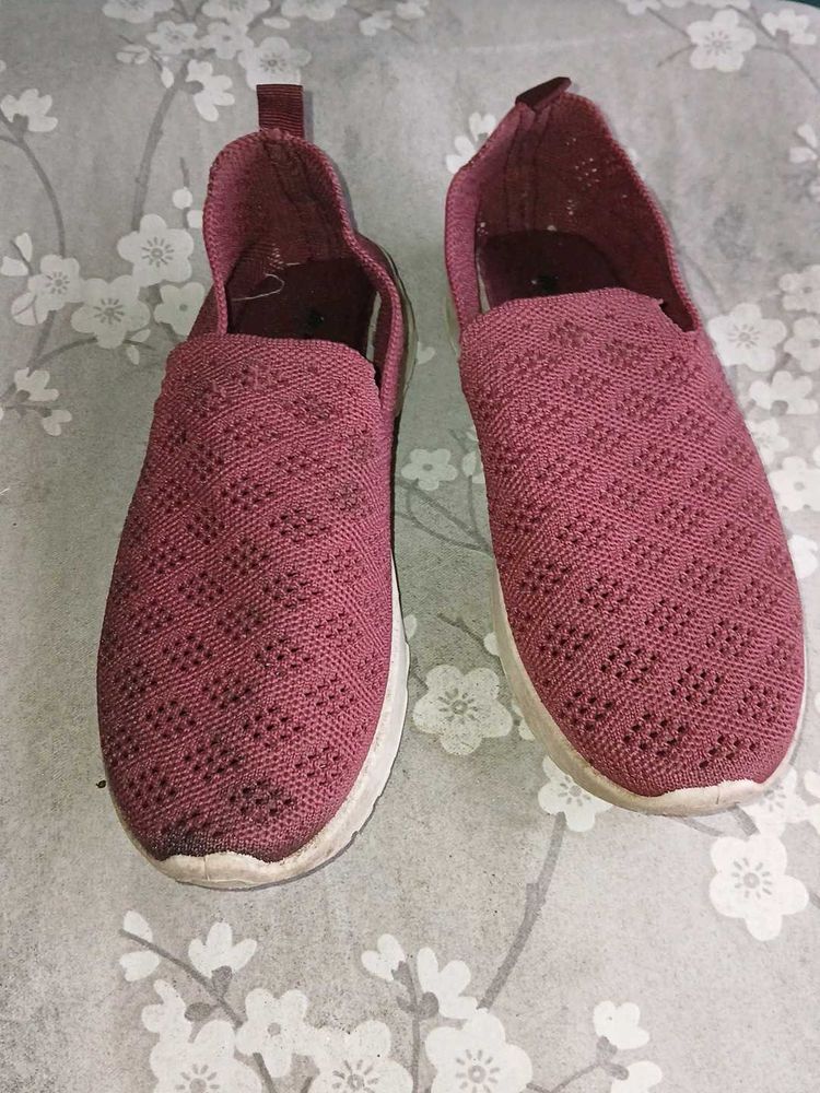 Maroon Slip-on Casual Sneakers