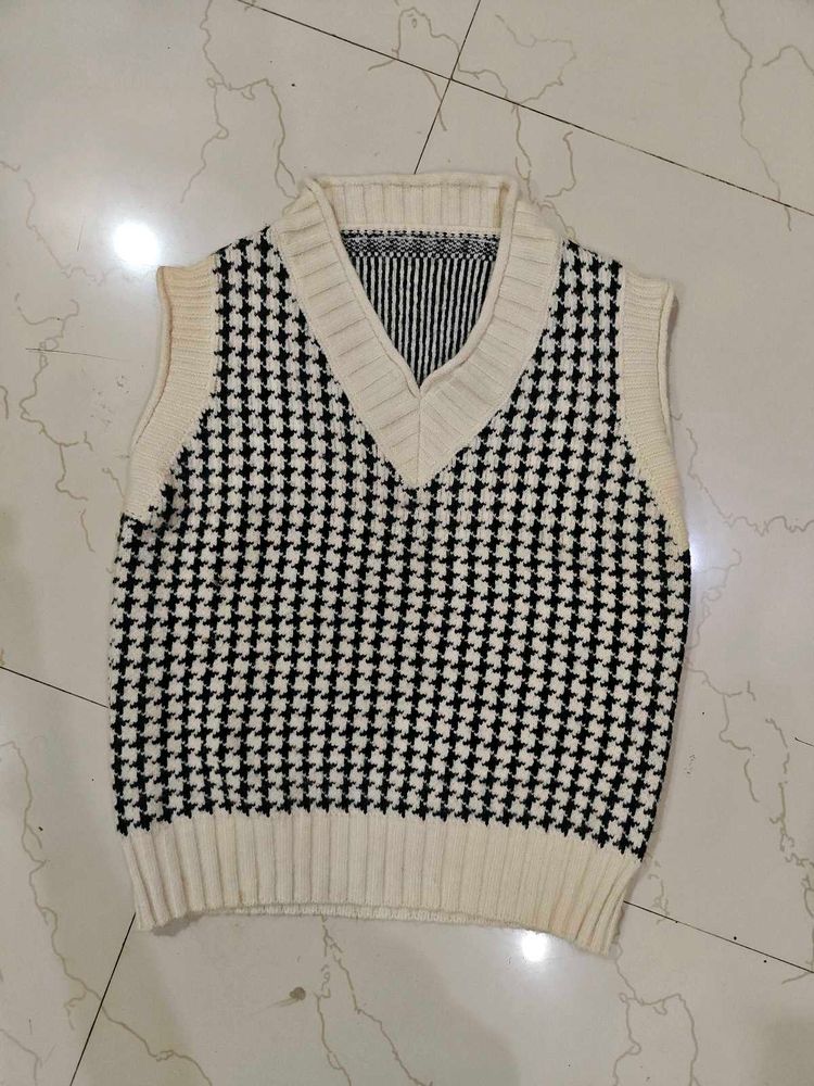 Houndstooth Knit Sweater Vest