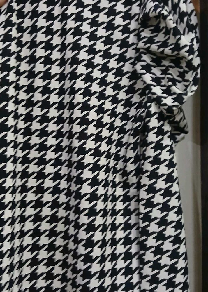 Houndstooth Print full sleeve top (new)