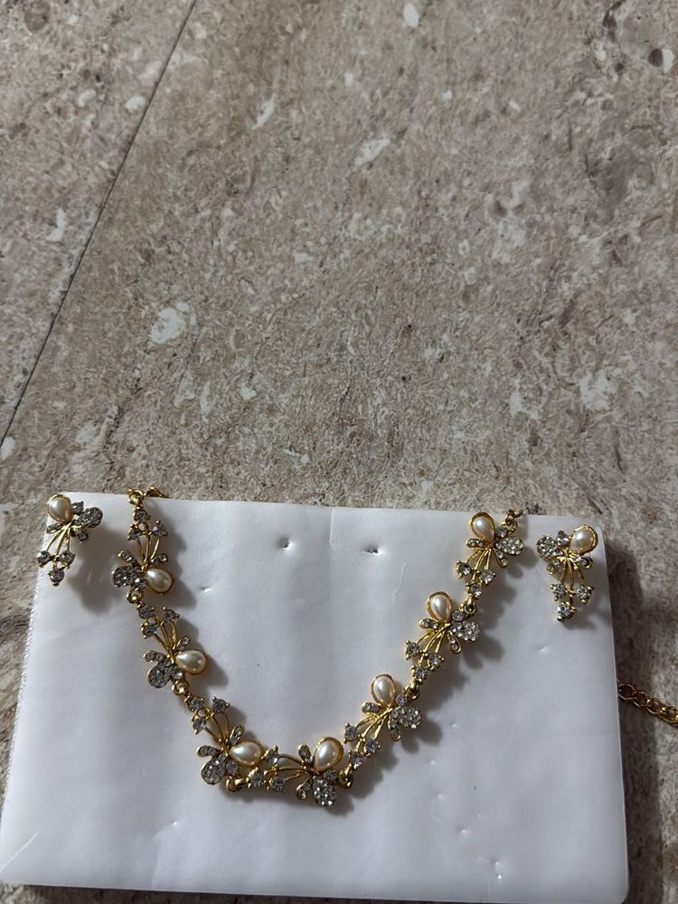 Elegant Pearl &amp; Crystal Necklace Set