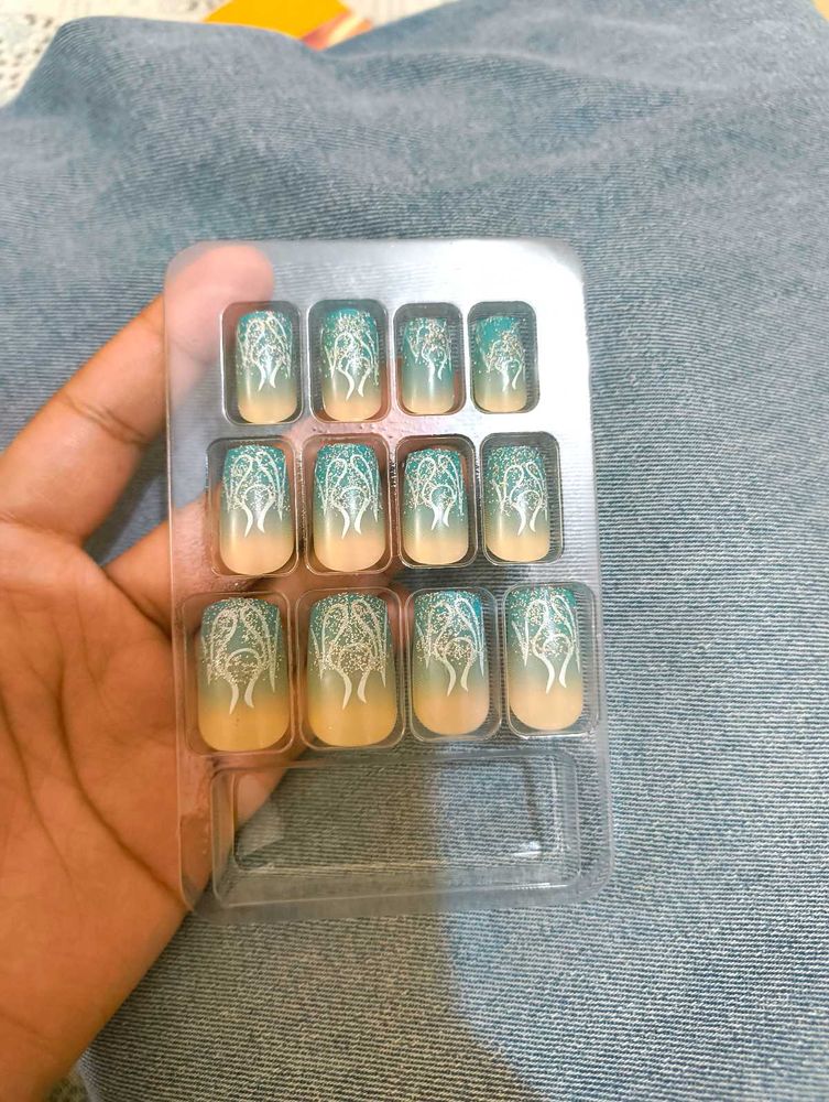Press-On Nail Set