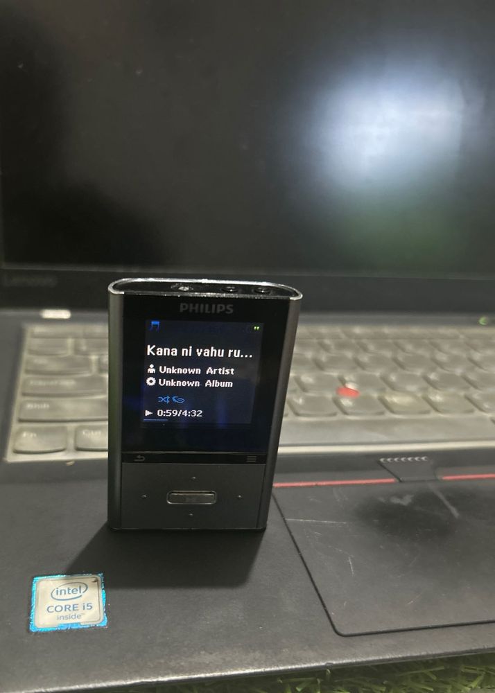 Philips MP3 Player 4 GB 30 Hour Battery Backup