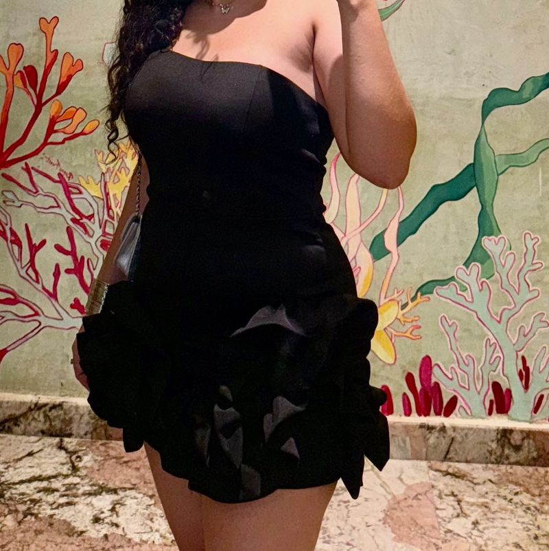 Chic Black One-Shoulder Ruffle Dress