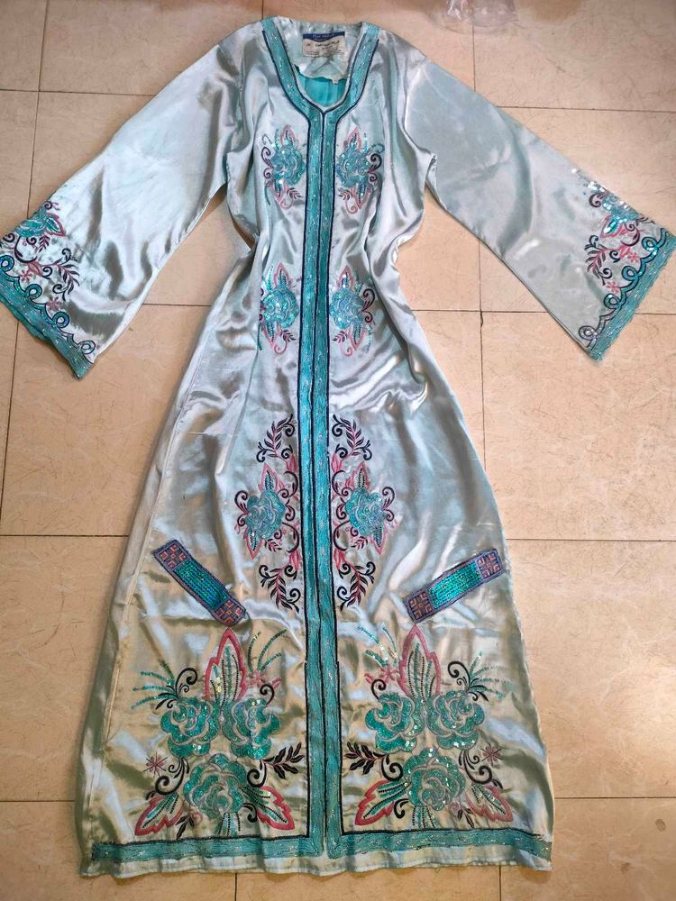 arabic long embroidery dress ☄️🪞🛸🧁🥂