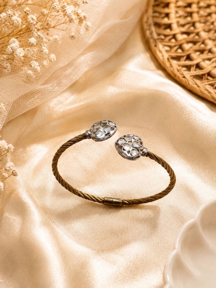 Elegant Bracelet with Gemstone Detailing