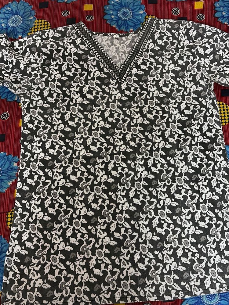 Chic Floral Print T-Shirt