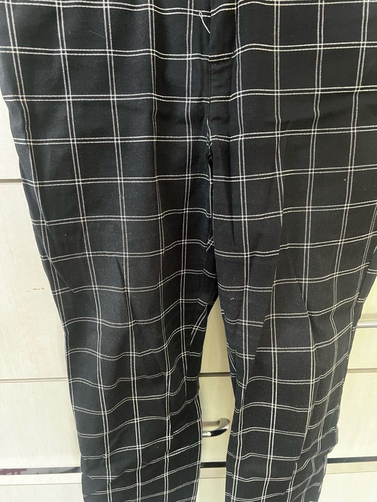 Gap Checkered Black Pants