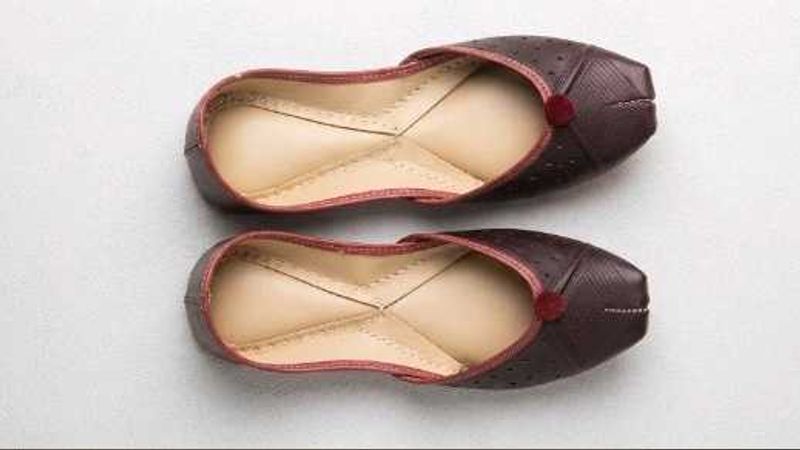 Elegant Flat Juttis for Women