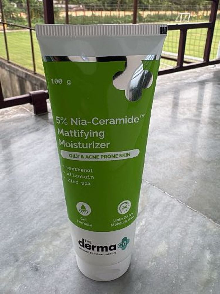 The Derma Co 5% Nia-Ceramide Mattifying Moisturize