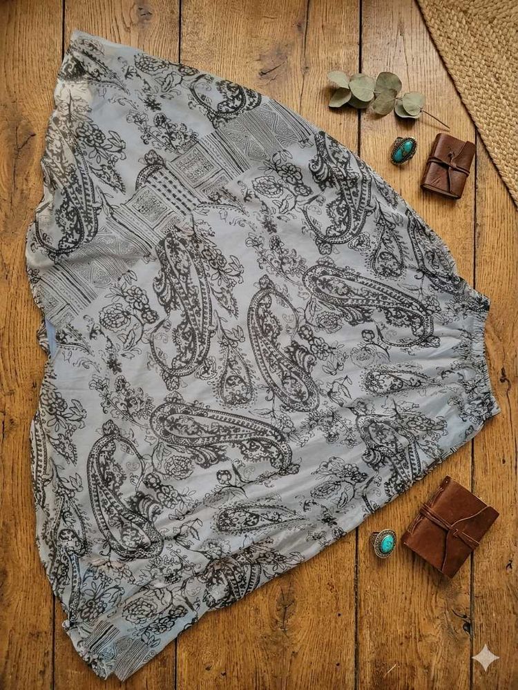 ethnic skirt with free white lace top
