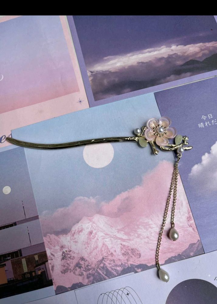 Elegant Hairpin with Flower &amp; Pearl