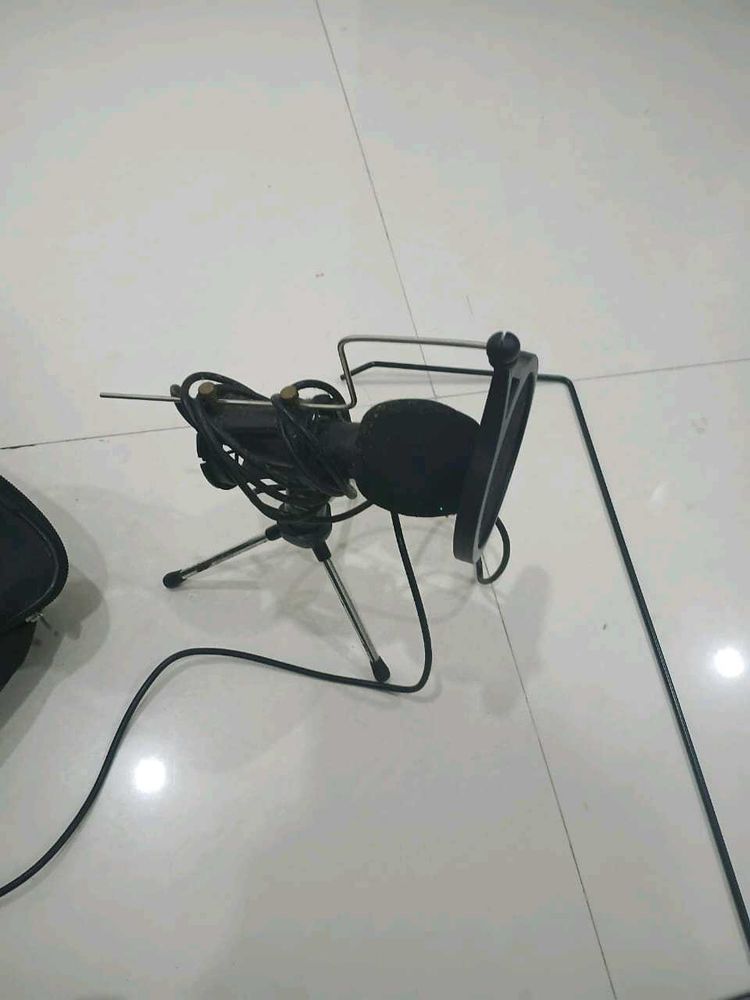 Professional Desktop Microphone with Tripod Stand
