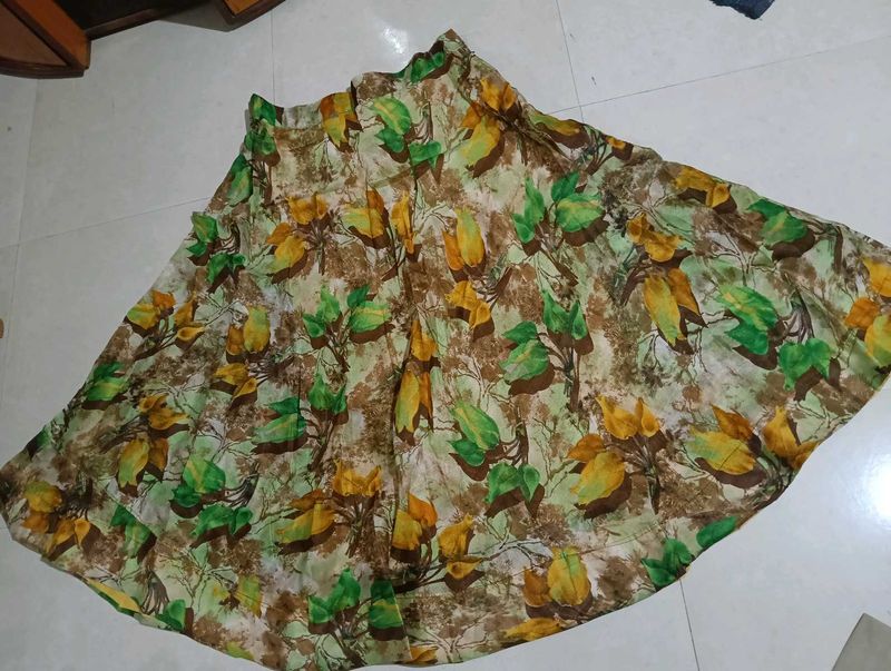 Flowy Floral Print Skirt