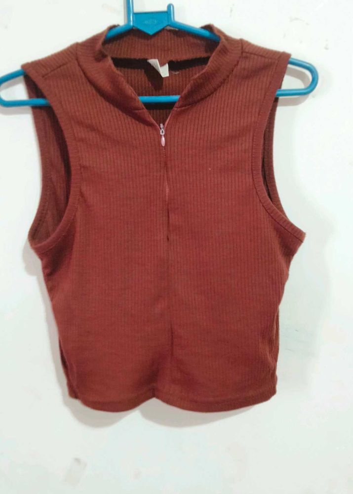 Women's Sleeveless Zipper Crop Top