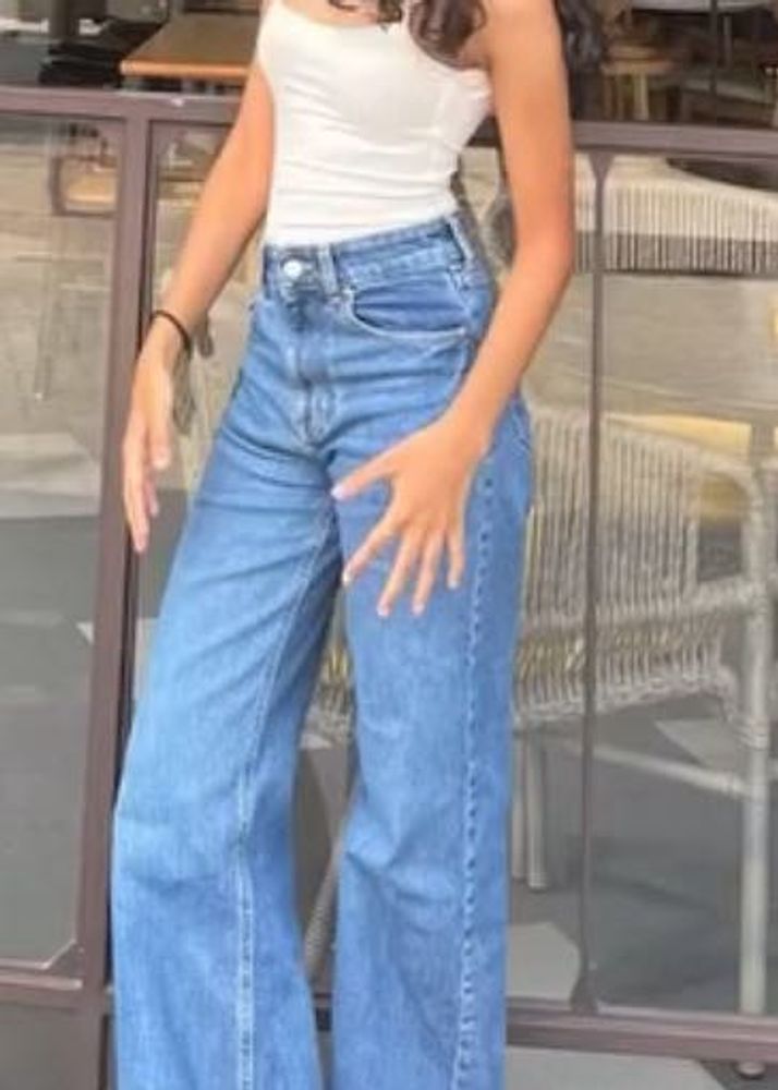 H&amp;M, High Waisted, straight fit Leg Jeans