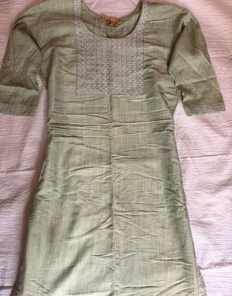 Women's Green Embroidered Kurta