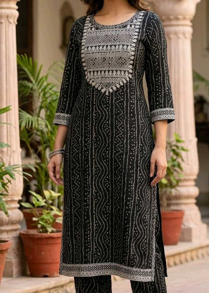 Stylish Black &amp; White Printed Kurta Set