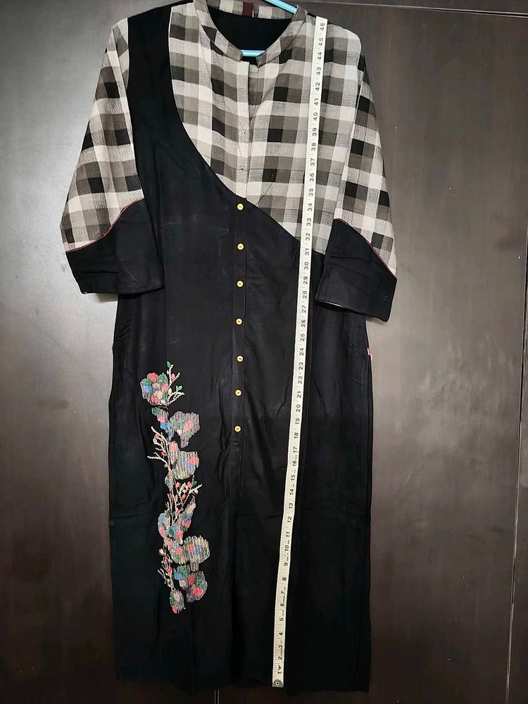 Stylish Black Kurta with Checkered Sleeves