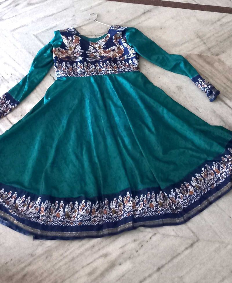 Elegant Teal Anarkali Kurta with Intricate Embelli