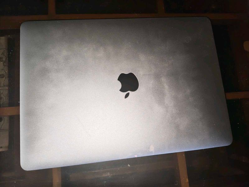 MacBook Pro 2022 M2 chip