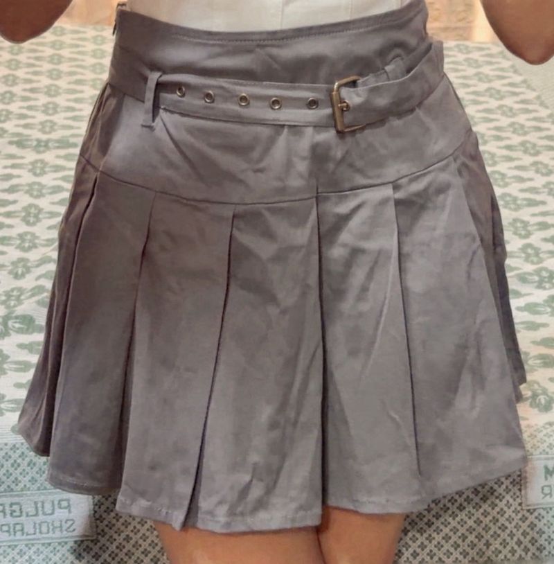 Stylish Pleated Skirt with Belt