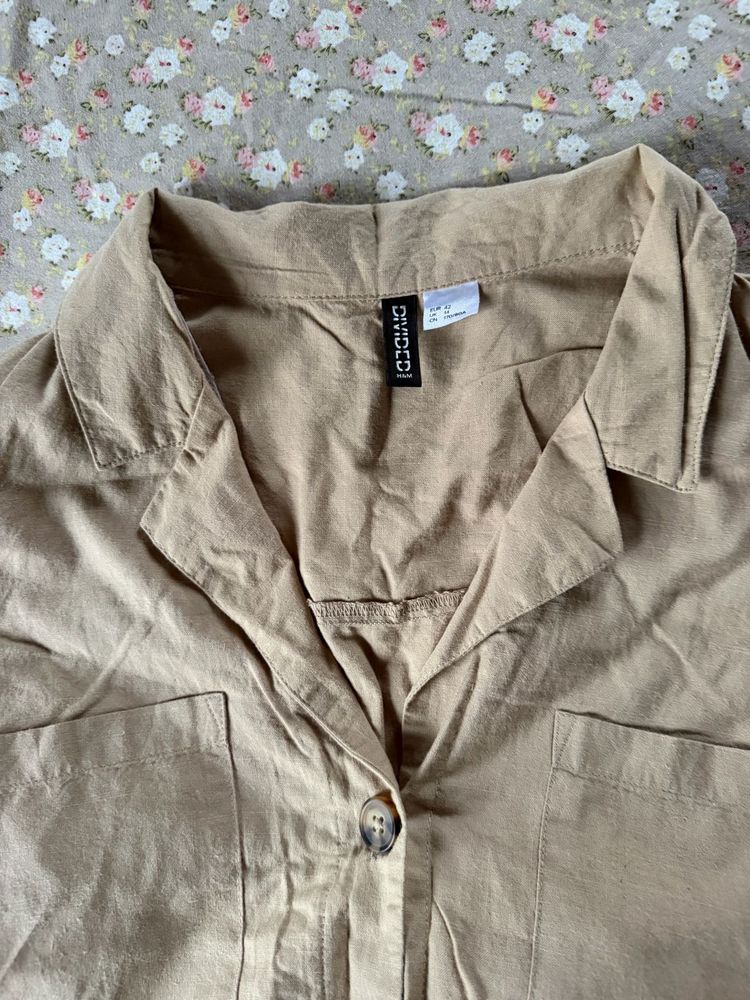 H&amp;M Classic Beige Button-Up