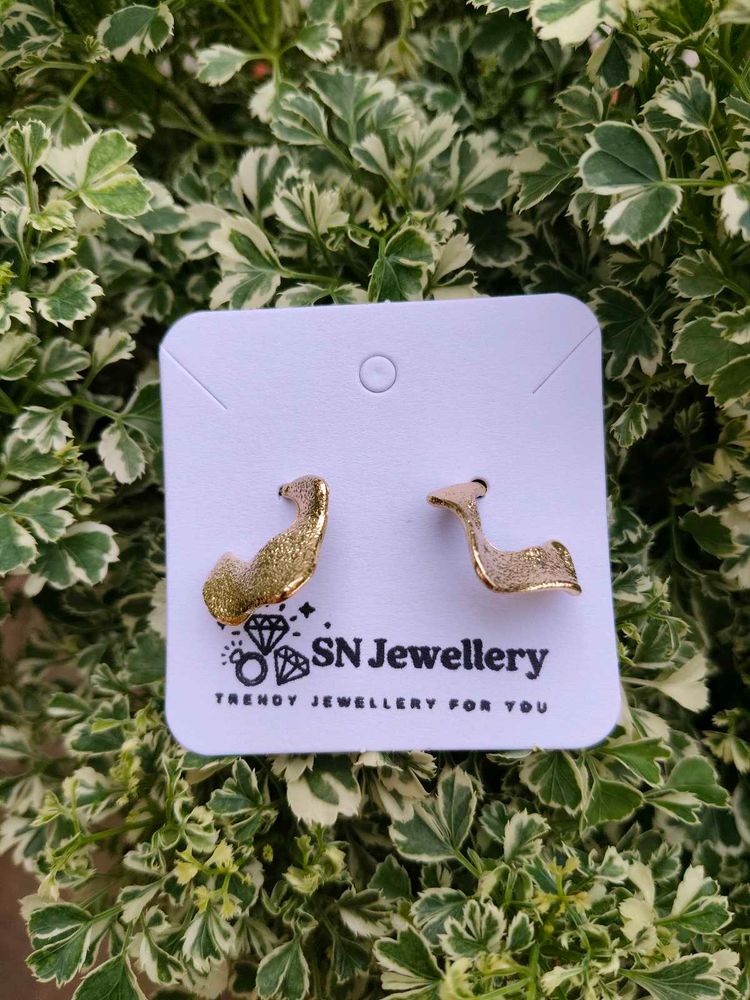 Gold Tone Textured Earrings
