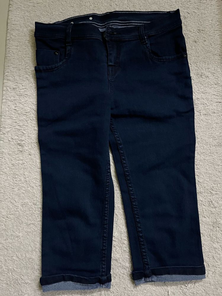 Dark Wash Cropped Jeans