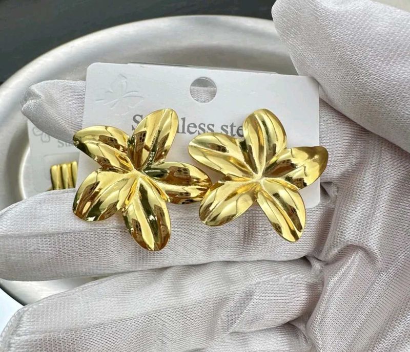 Anti Tarnish Gold Flower Stud Earrings