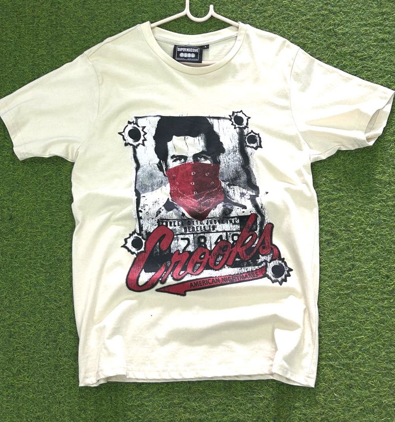 Super Massive Men's Graphic T-Shirt
