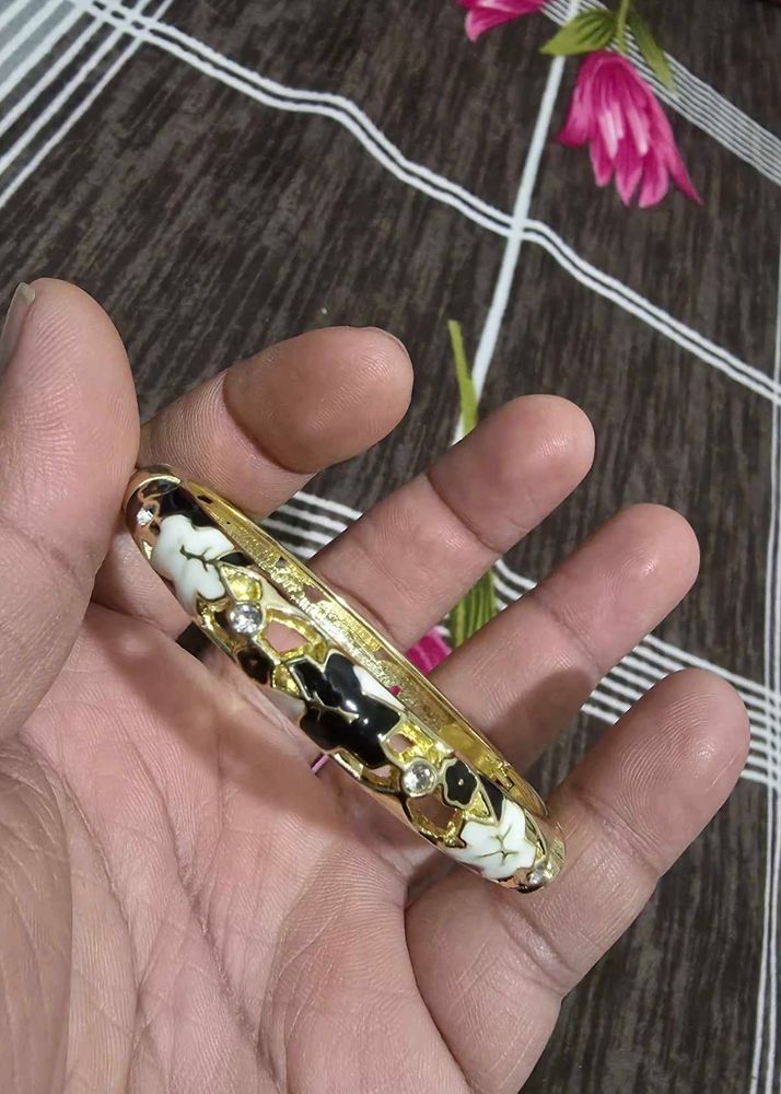 Elegant Enamel Floral Bangle