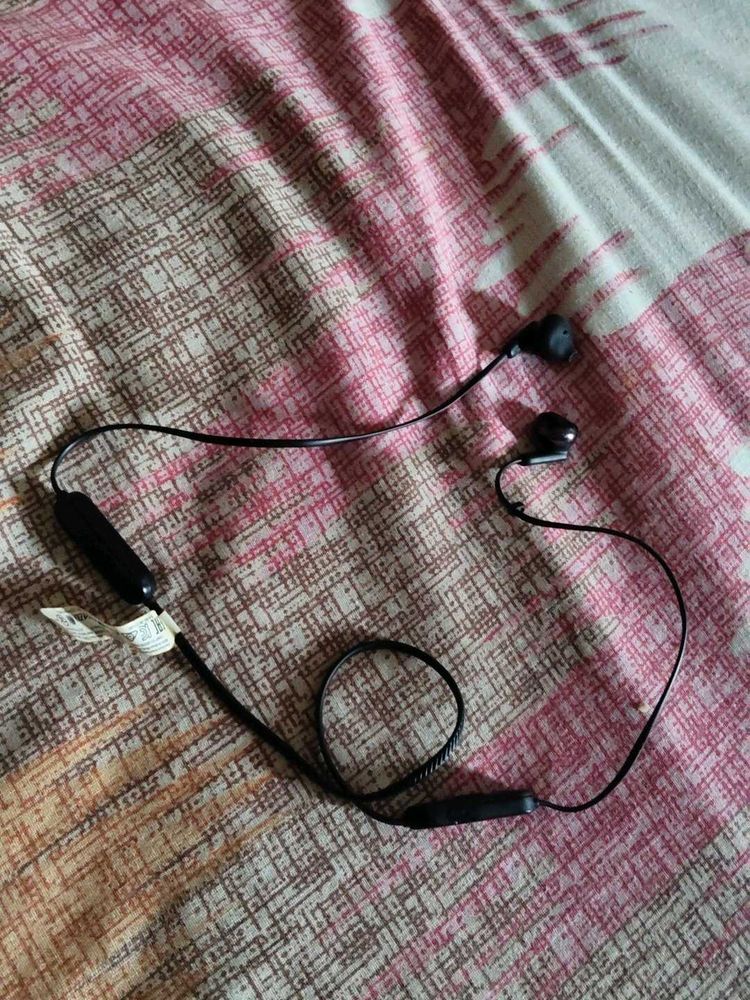 JBL TUNE 215BT Bluetooth Steroe earphones