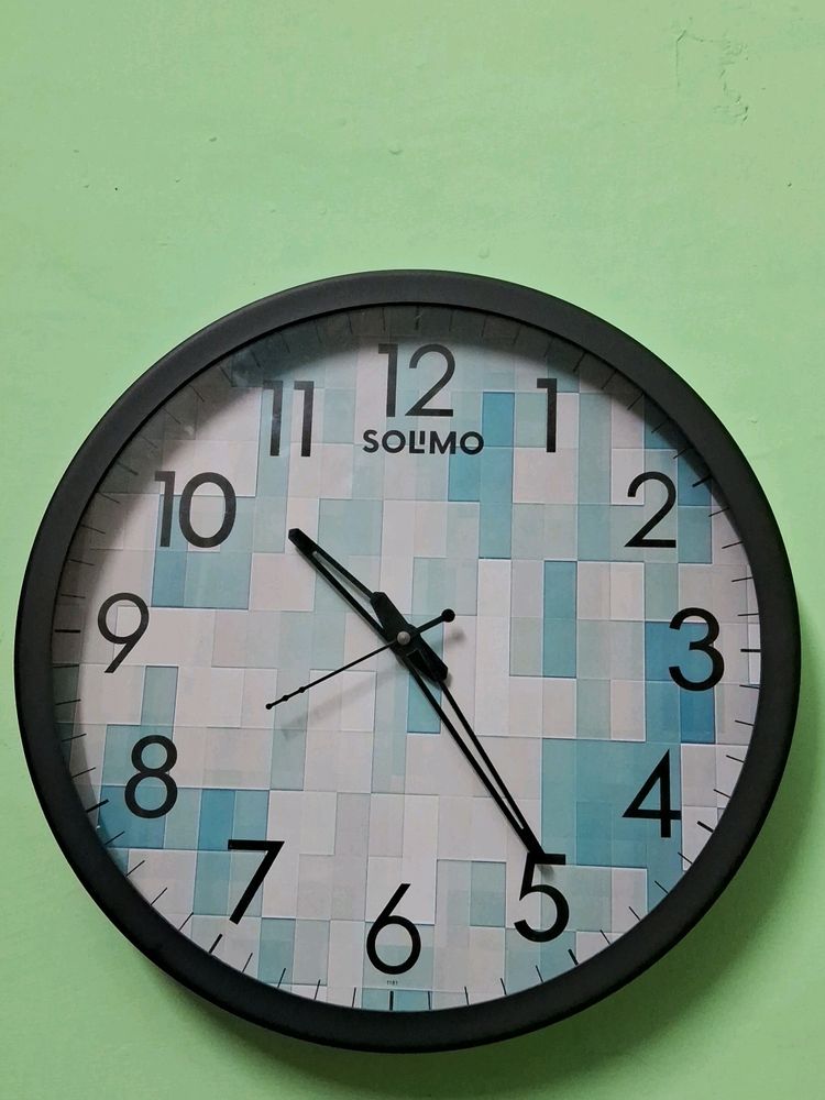 SOLMO Wall Clock - Modern Design