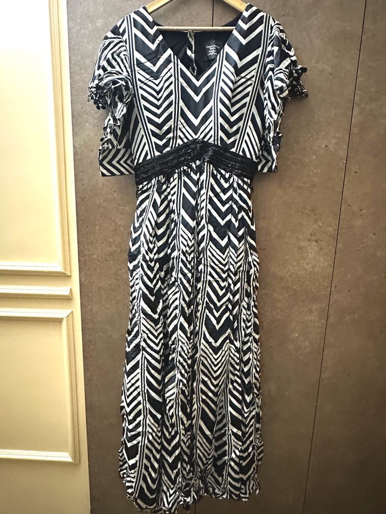 Chic Designer Black &amp; White Patterned Jumpsuit