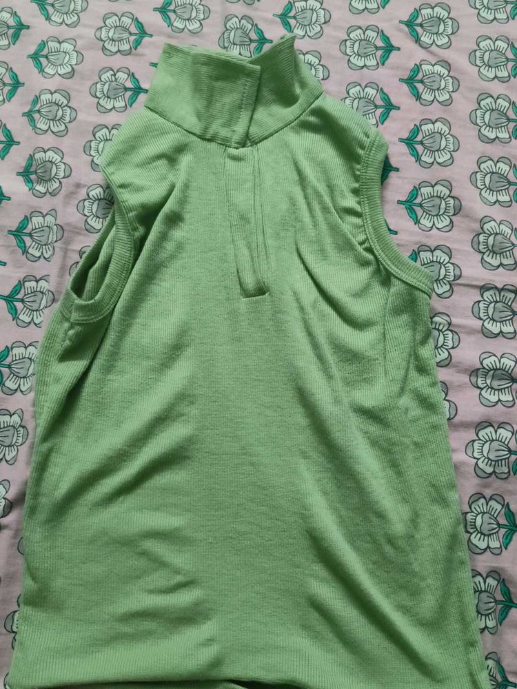 Green  collar top