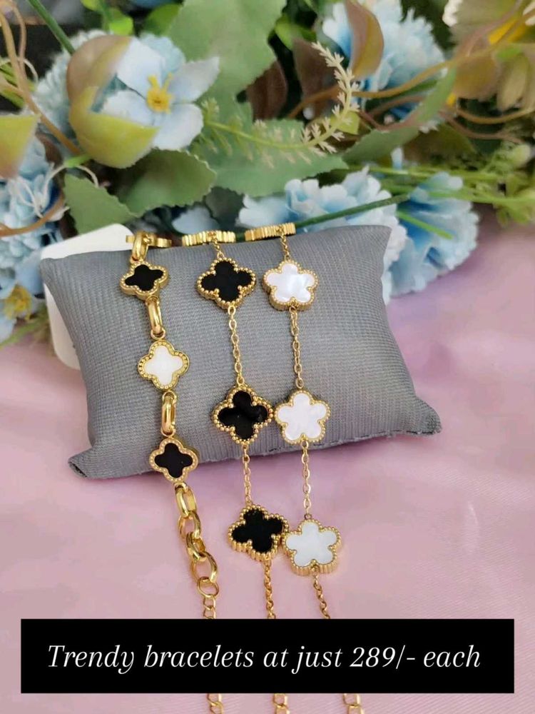 Elegant Clover Bracelet White
