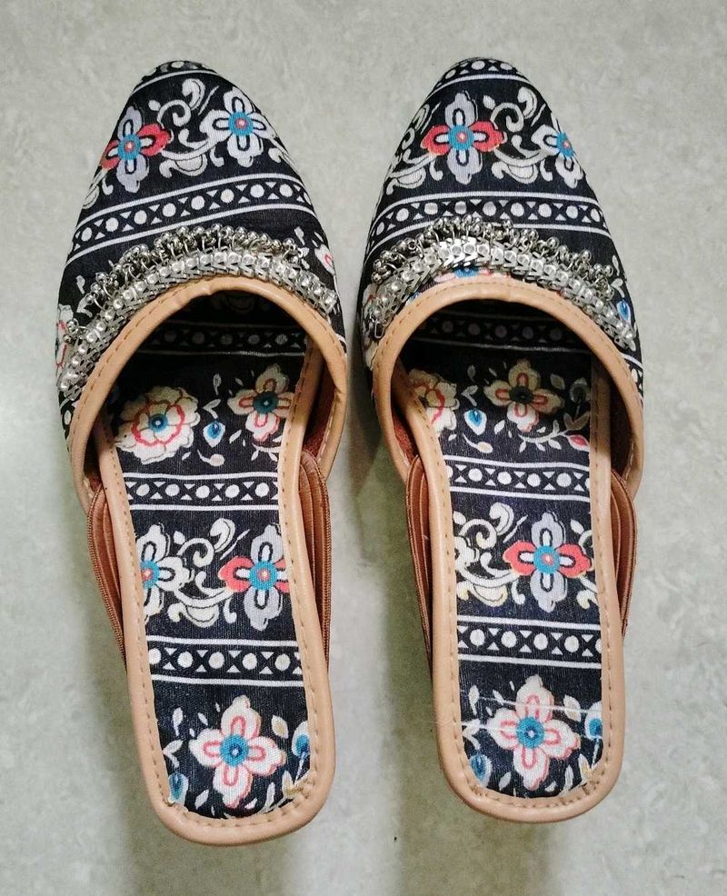 Floral Embroidered Women's Flats