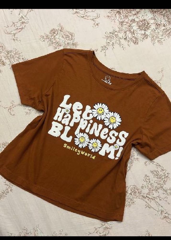 Cute Smiley Daisy Graphic T-Shirt