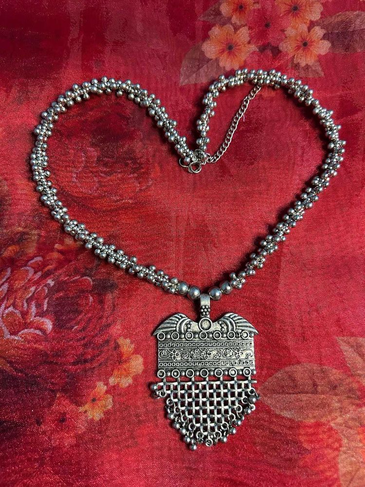 Silver Tone Necklace