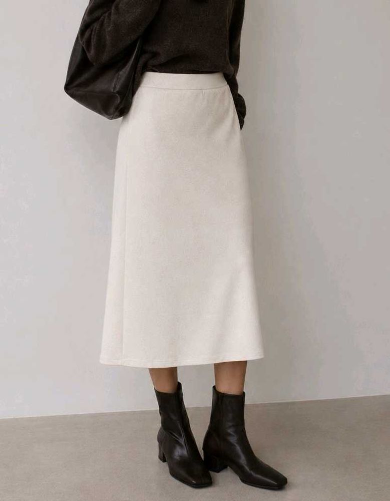 Elegant Midi Skirt - Chic &amp; Versatile
