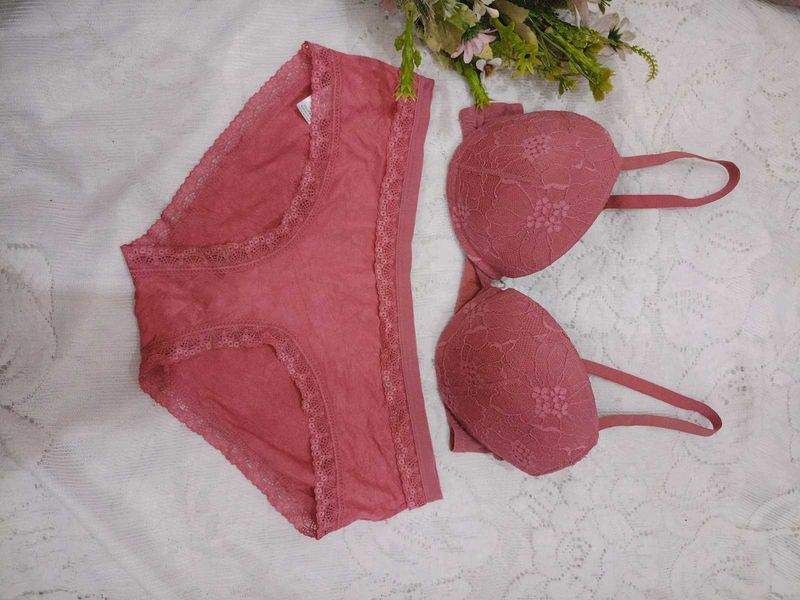 Lace Bra and Panty Set