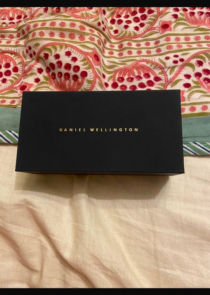 Daniel Wellington Watch MOP rose gold