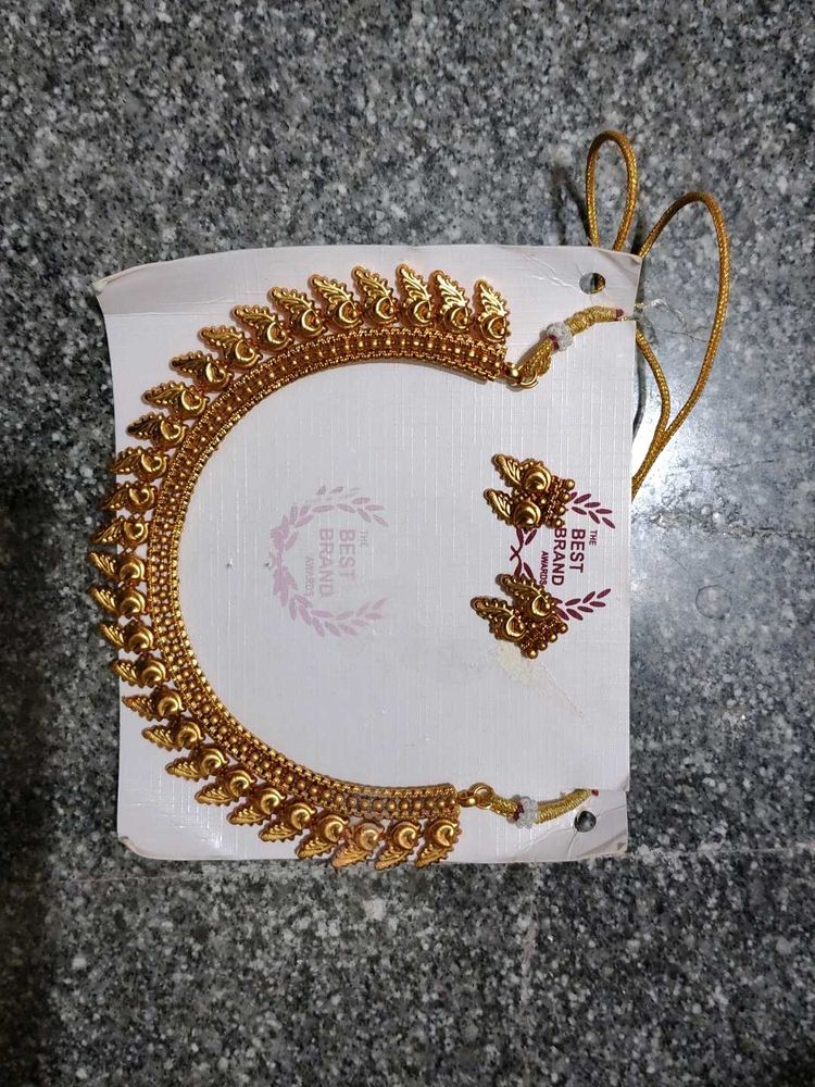 Elegant Gold-Toned Necklace &amp; Earring Set
